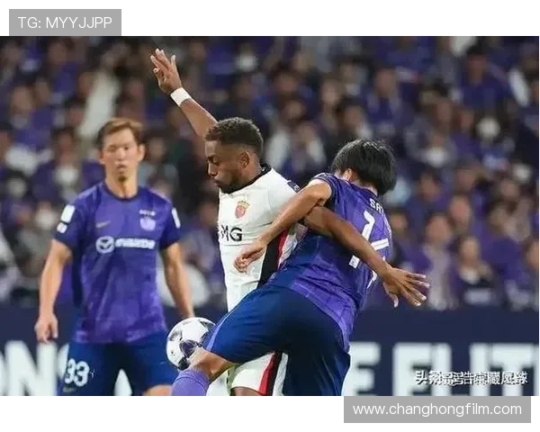 蓉城主场迎战广岛三箭现场观众热情高涨人数达27836人